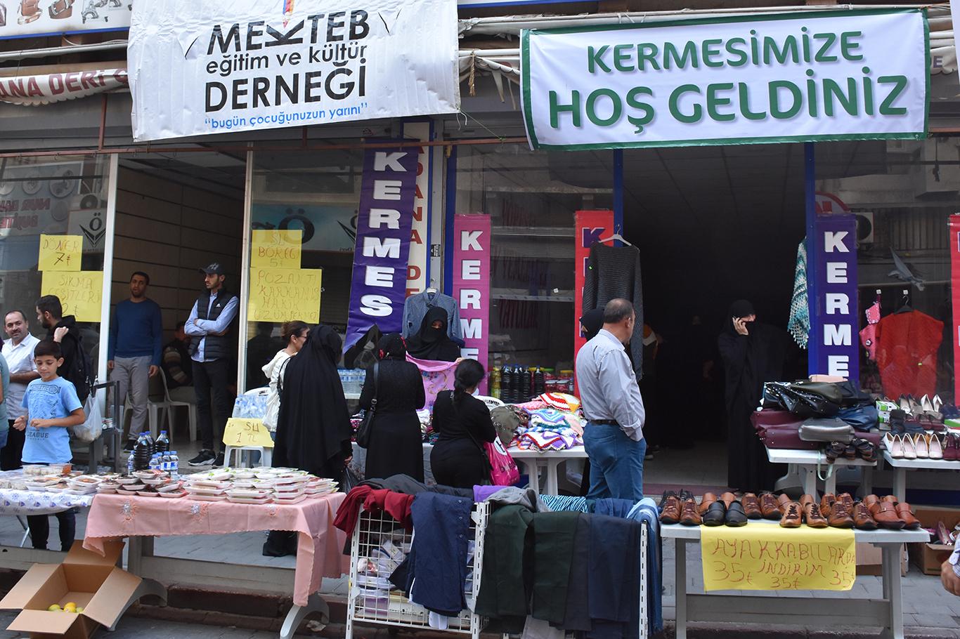 Adana’da MEKTEB-DER ihtiyaç sahibi öğrenciler yararına kermes düzenledi